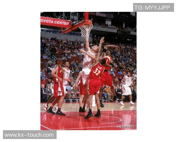 姚明爵士风采尽显的经典瞬间与精彩图片分享