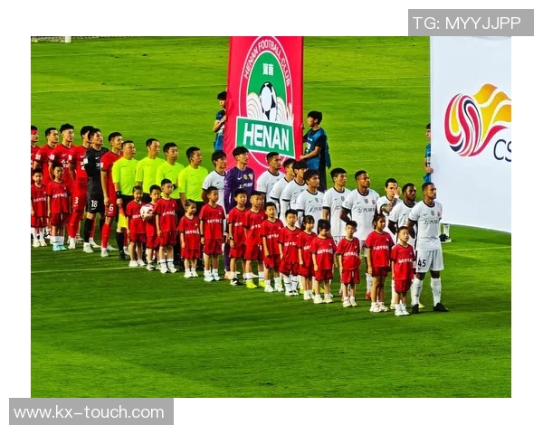 璀璨星光照亮夜晚足球明星壁挂灯带你领略足球魅力