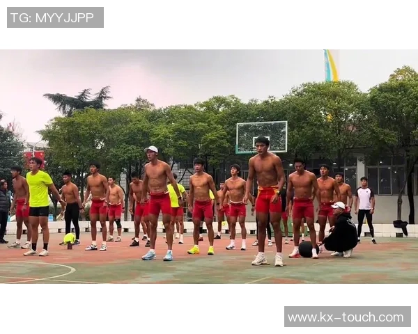 篮球黑皮明星的崛起与影响力探索：从场上表现到场外生活的全景分析