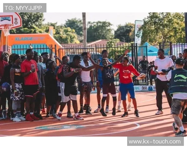 黄毛篮球明星的崛起与挑战：从街头到赛场的传奇之路